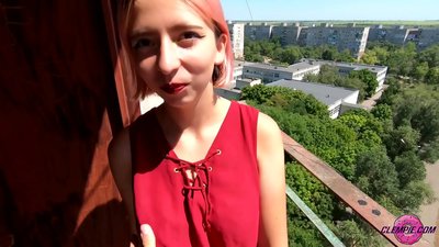 Cov tub ntxhais kawm Sensual Sucks ib tug neeg txawv txawv nyob rau hauv lub Outback - Cum ntawm nws lub ntsej muag