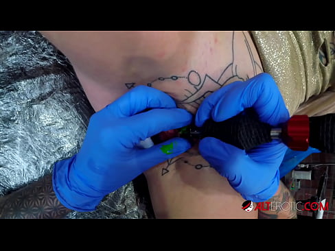 ❤️ Tsis tshua muaj tattooed hottie Sully Savage tau txais tattoo ntawm nws clitoris ❤ Sluts ntawm peb hmn.porn-mz-com.ru% ib